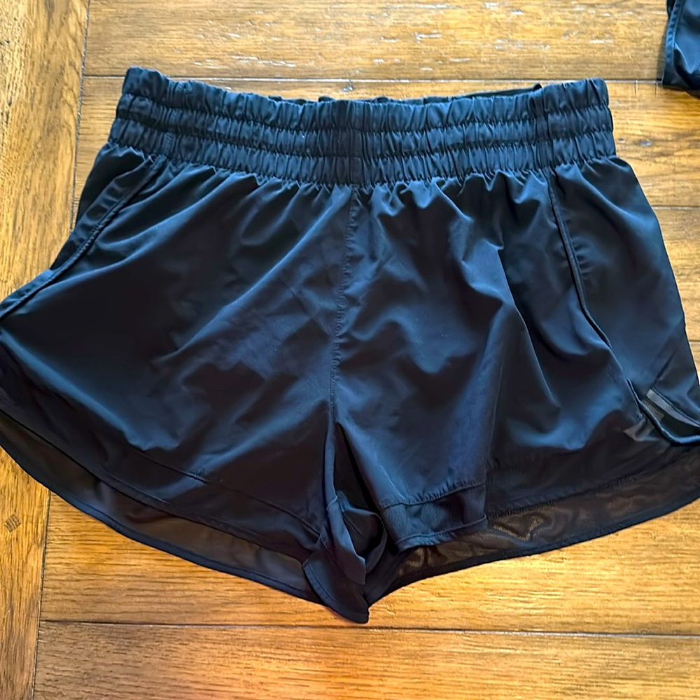 Athleta Mesh racer run high rise shorts